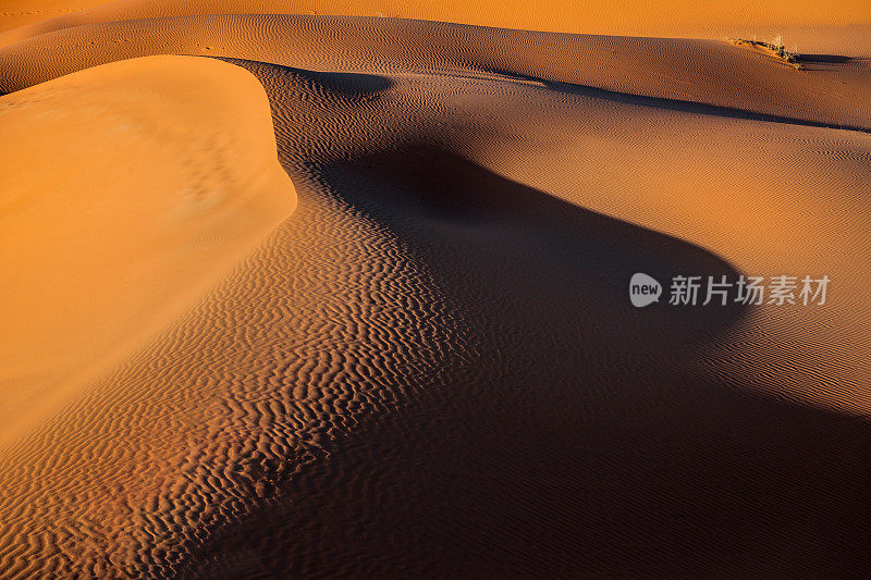 沙子和Erg Chebbi沙漠，Merzouga，摩洛哥，北非